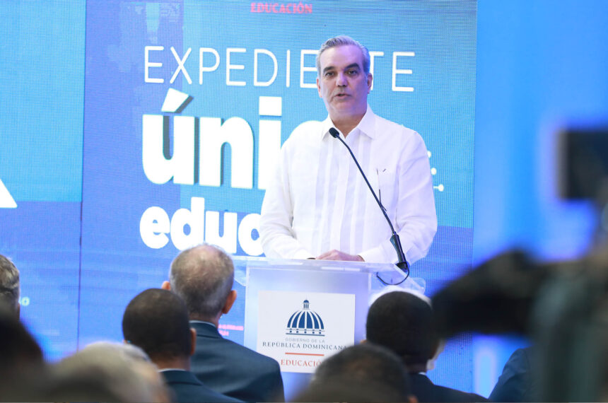 Presidente Luis Abinader presenta Expediente Único Educativo