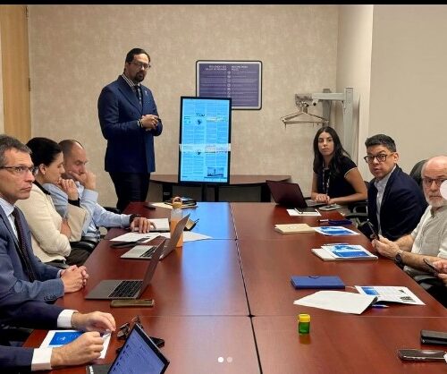 El embajador Bartolomé Pujals sostuvo una reunión de trabajo con todos los candidatos propuestos por la región de América Latina y el Caribe al Consejo de la OACI para el trienio 2025-2028, en el marco del Grupo Regional de Representantes de América Latina y el Caribe (GRULAC), como parte del seguimiento a los esfuerzos conjuntos para apoyar dichas candidaturas.