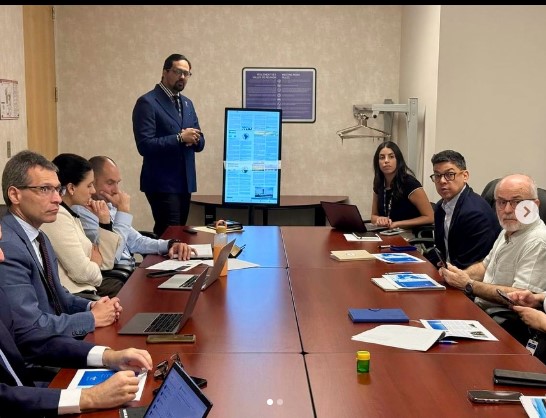 El embajador Bartolomé Pujals sostuvo una reunión de trabajo con todos los candidatos propuestos por la región de América Latina y el Caribe al Consejo de la OACI para el trienio 2025-2028, en el marco del Grupo Regional de Representantes de América Latina y el Caribe (GRULAC), como parte del seguimiento a los esfuerzos conjuntos para apoyar dichas candidaturas.