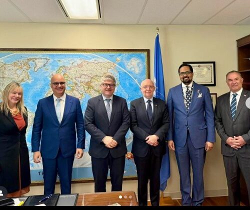 El Embajador Bartolomé Pujals, Representante Permanente de la República Dominicana ante la OACI, y el Representante Alterno, señor Antonio Yapor, acompañaron al Director General del Instituto Dominicano de Aviación Civil (IDAC) a una reunión de trabajo con el Presidente del Consejo de la OACI, señor Salvatore Sciacchitano; el Secretario General, señor Juan Carlos Salazar; y la Subdirectora de Medio Ambiente, señora Jane Hupe.