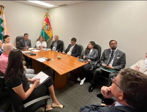 Iniciando la agenda de trabajo semanal, el embajador Pujals participó en una reunión del GRULAC, convocada con el propósito de repasar las reuniones regionales de coordinación vinculadas a las candidaturas al Consejo de la Organización para el trienio 2025-2028