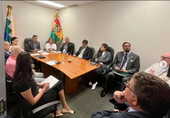 Iniciando la agenda de trabajo semanal, el embajador Pujals participó en una reunión del GRULAC, convocada con el propósito de repasar las reuniones regionales de coordinación vinculadas a las candidaturas al Consejo de la Organización para el trienio 2025-2028