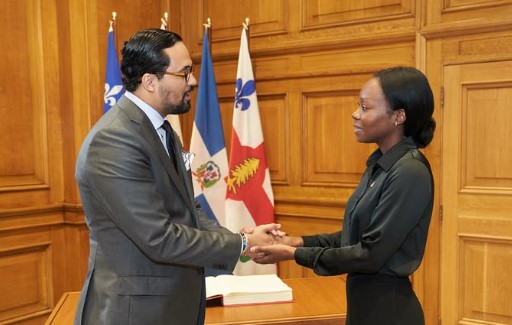 En el marco de la agenda programada, el Embajador Bartolomé Pujals sostuvo un cordial encuentro con la Sra. Martine Musau Muele, presidenta del Consejo Municipal de Montreal, a quien transmitimos nuestro agradecimiento y saludo a la alcaldesa por las excelentes relaciones entre Montreal, la Provincia de Québec y la OACI, cuya sede mundial se encuentra en esta ciudad. 