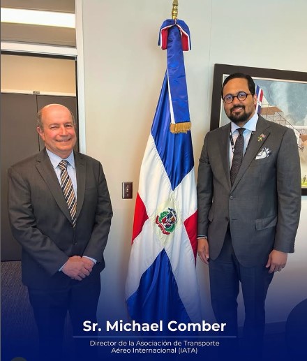 El Embajador Pujals se reunió con el Sr. Michael Comber, Director de la Asociación de Transporte Aéreo Internacional (IATA), con el objetivo de fortalecer la cooperación entre la República Dominicana 🇩🇴 y esta organización clave en la aviación mundial. 