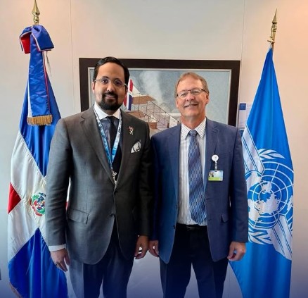 En el marco de la 42ª Asamblea de la OACI, el Embajador Pujals recibió la visita del Sr. Jeffrey Klang, Consejero Jurídico Adjunto Principal en Materia de Asuntos Internacionales y Política Jurídica de la Administración Federal de Aviación de los Estados Unidos (FAA) y Jefe Observador del Grupo de Trabajo de Aviación (AWG). 