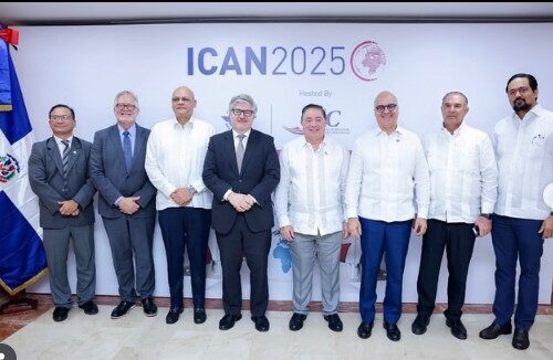 En el marco del #ICAN2025, nuestro Embajador Pujals participó en un encuentro entre autoridades de la aviación civil dominicana y representantes de la Organización de Aviación Civil Internacional (OACI), reafirmando el compromiso del país con el fortalecimiento de la cooperación internacional en materia de aviación civil. 