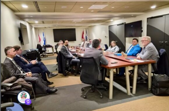 Llevando a cabo las reuniones de coordinación del Grupo de Países Latinoamericanos y del Caribe (GRULAC), el Embajador Pujals se reunió con los representantes regionales en un encuentro clave para fortalecer la cooperación en materia de aviación civil.