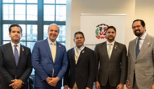 0001 Agradecemos al Embajador de la República Dominicana en Canadá, José A. Blanco, por la gentil invitación al lanzamiento del Grupo Interparlamentario de Amistad Canadá–República Dominicana, un espacio clave para el fortalecimiento del diálogo y la cooperación entre ambas naciones.